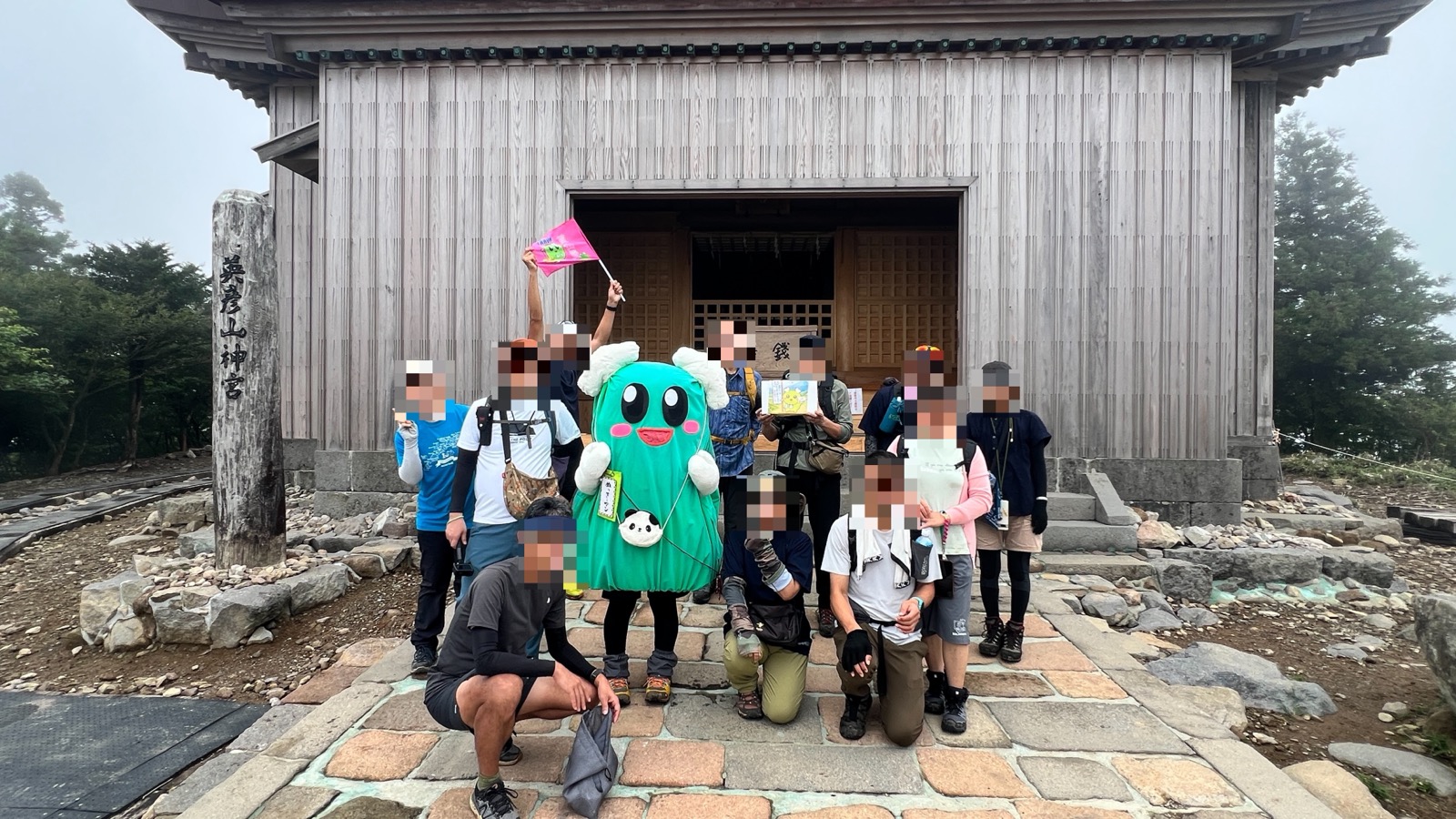 英彦山神宮の上宮前で、集まってくださった皆さんと